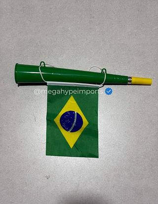 Corneta Vuvuzela c/ Bandeira de Tecido Super Potente Torcedor
