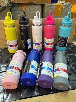 Garrafa térmica 800ml c/ Base de borracha (Com Logo)