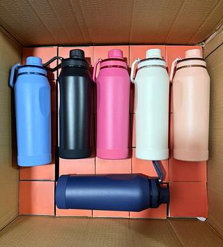 Garrafa Térmica 750ml Fosco Base Emborrachada Quente&Frio